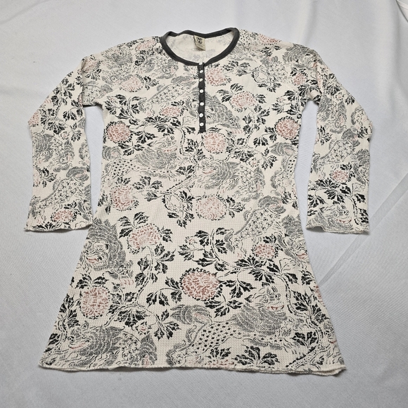 Lucky Brand Tops - Vintage Lucky Brand Asian Shi Shi Fu Dogs Y2K Henley Thermal Shirt